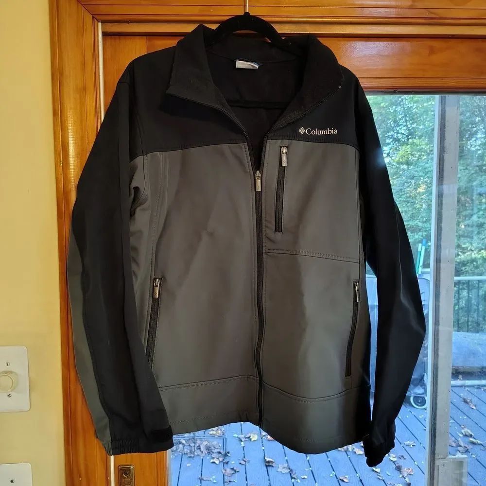 Columbia Men's Black and Gray Softshell Performance Jacket Size Large